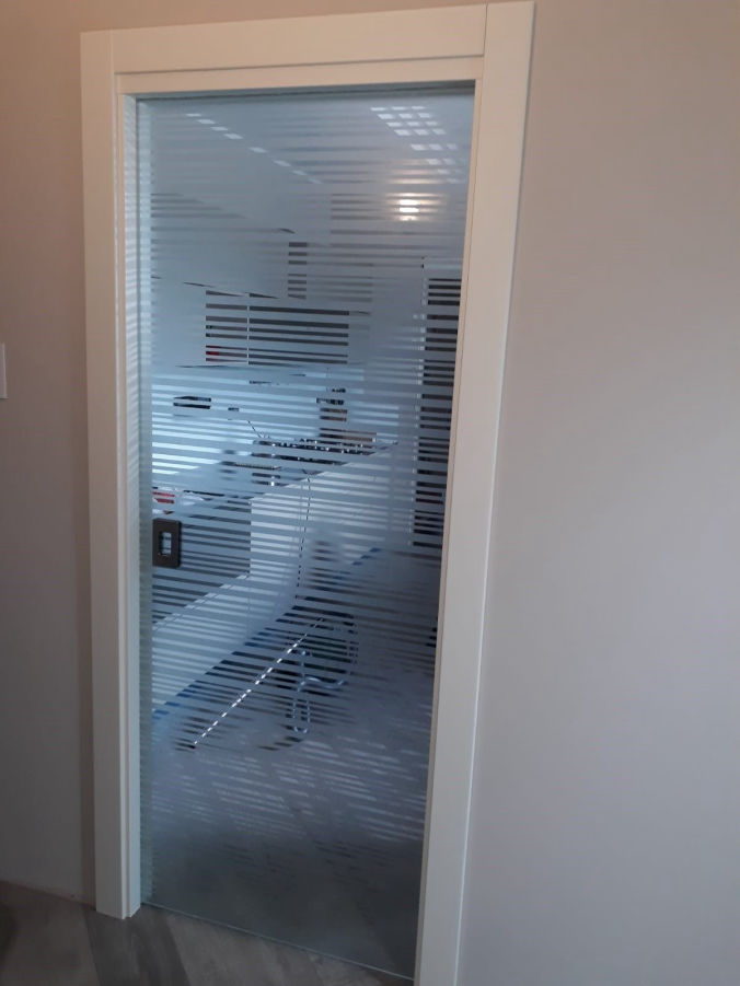 Porta a vetro con scrigno